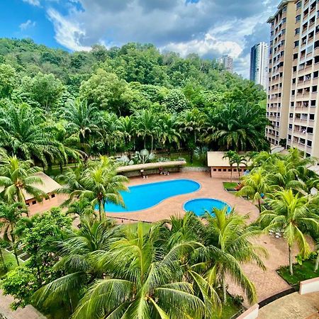 Putravilla Condominium Lovely & Spacious With Public Pool Kampong Kerdas ภายนอก รูปภาพ