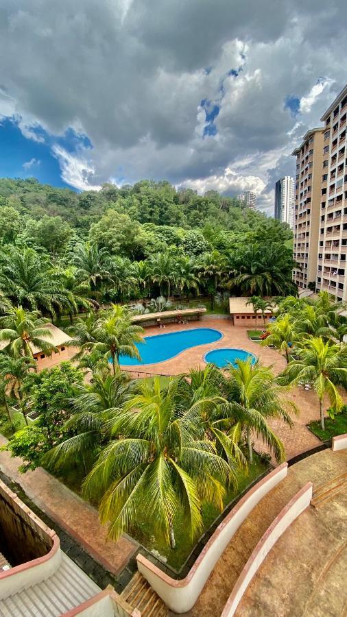 Putravilla Condominium Lovely & Spacious With Public Pool Kampong Kerdas ภายนอก รูปภาพ