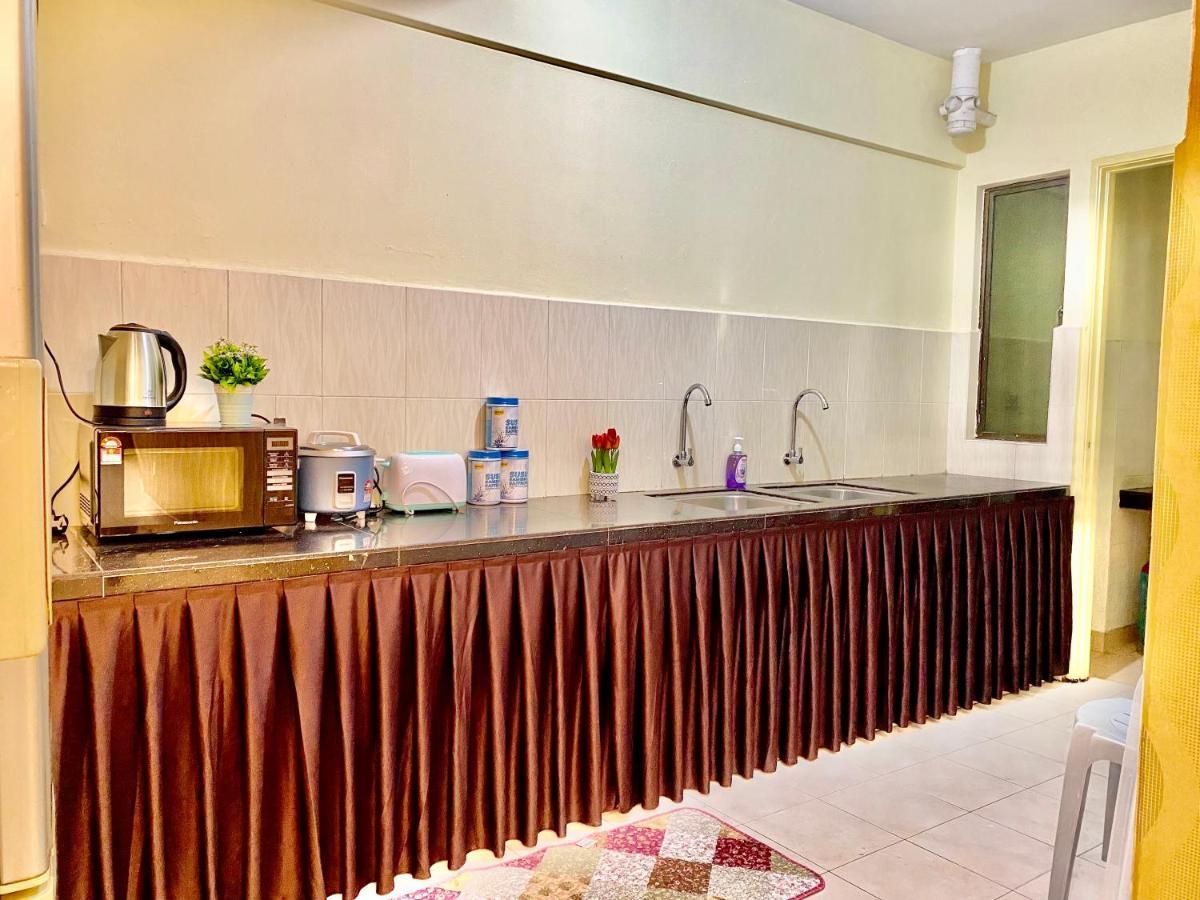Putravilla Condominium Lovely & Spacious With Public Pool Kampong Kerdas ภายนอก รูปภาพ