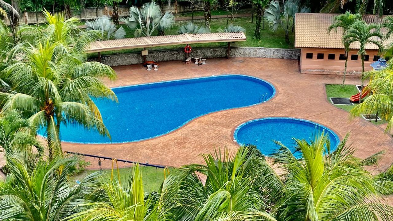 Putravilla Condominium Lovely & Spacious With Public Pool Kampong Kerdas ภายนอก รูปภาพ