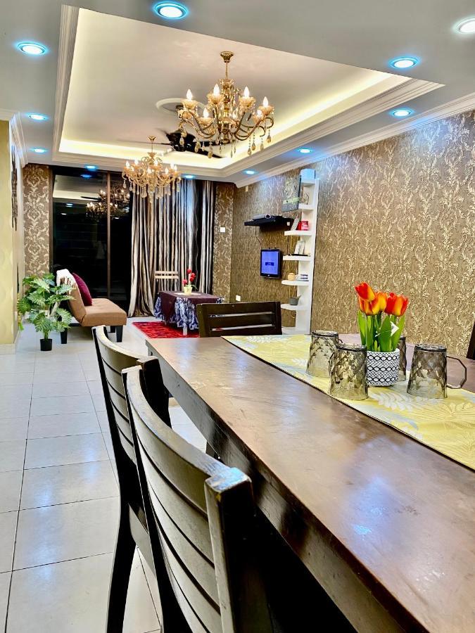 Putravilla Condominium Lovely & Spacious With Public Pool Kampong Kerdas ภายนอก รูปภาพ