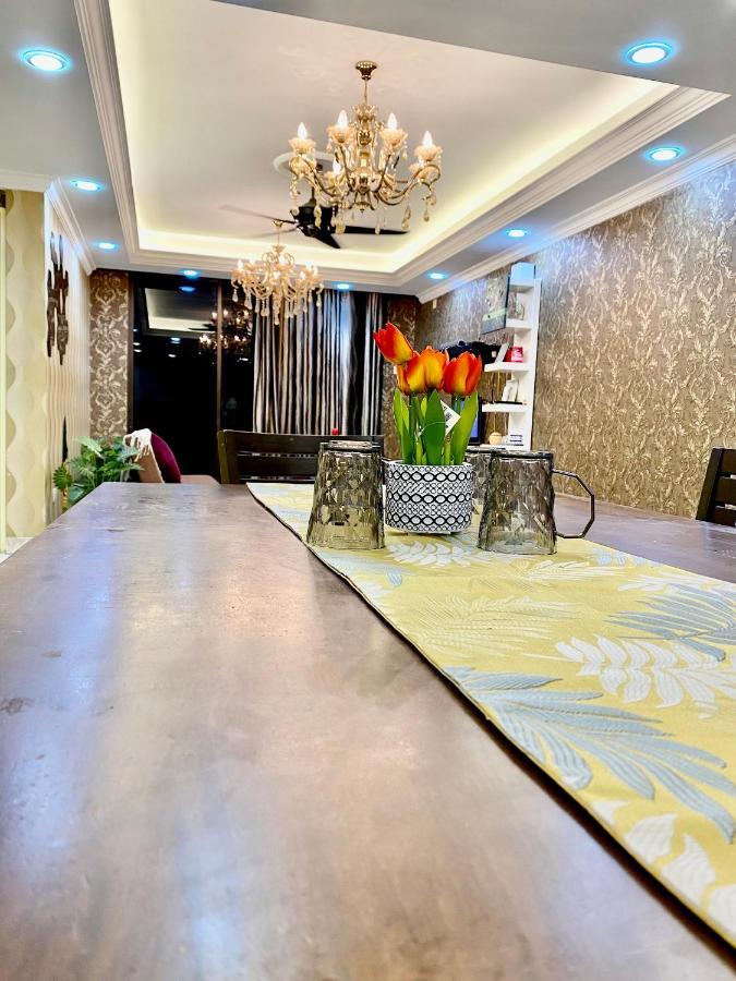 Putravilla Condominium Lovely & Spacious With Public Pool Kampong Kerdas ภายนอก รูปภาพ