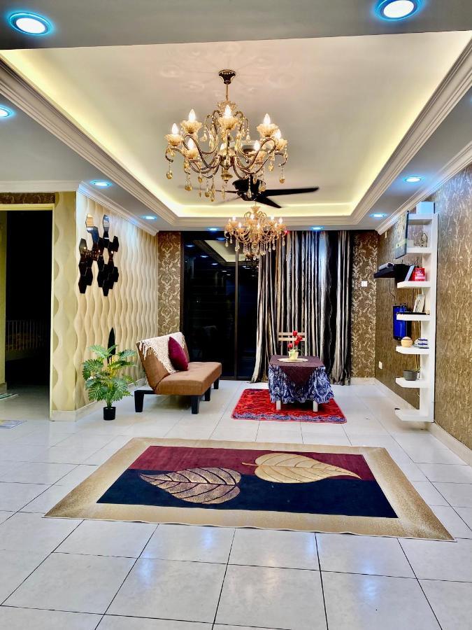 Putravilla Condominium Lovely & Spacious With Public Pool Kampong Kerdas ภายนอก รูปภาพ