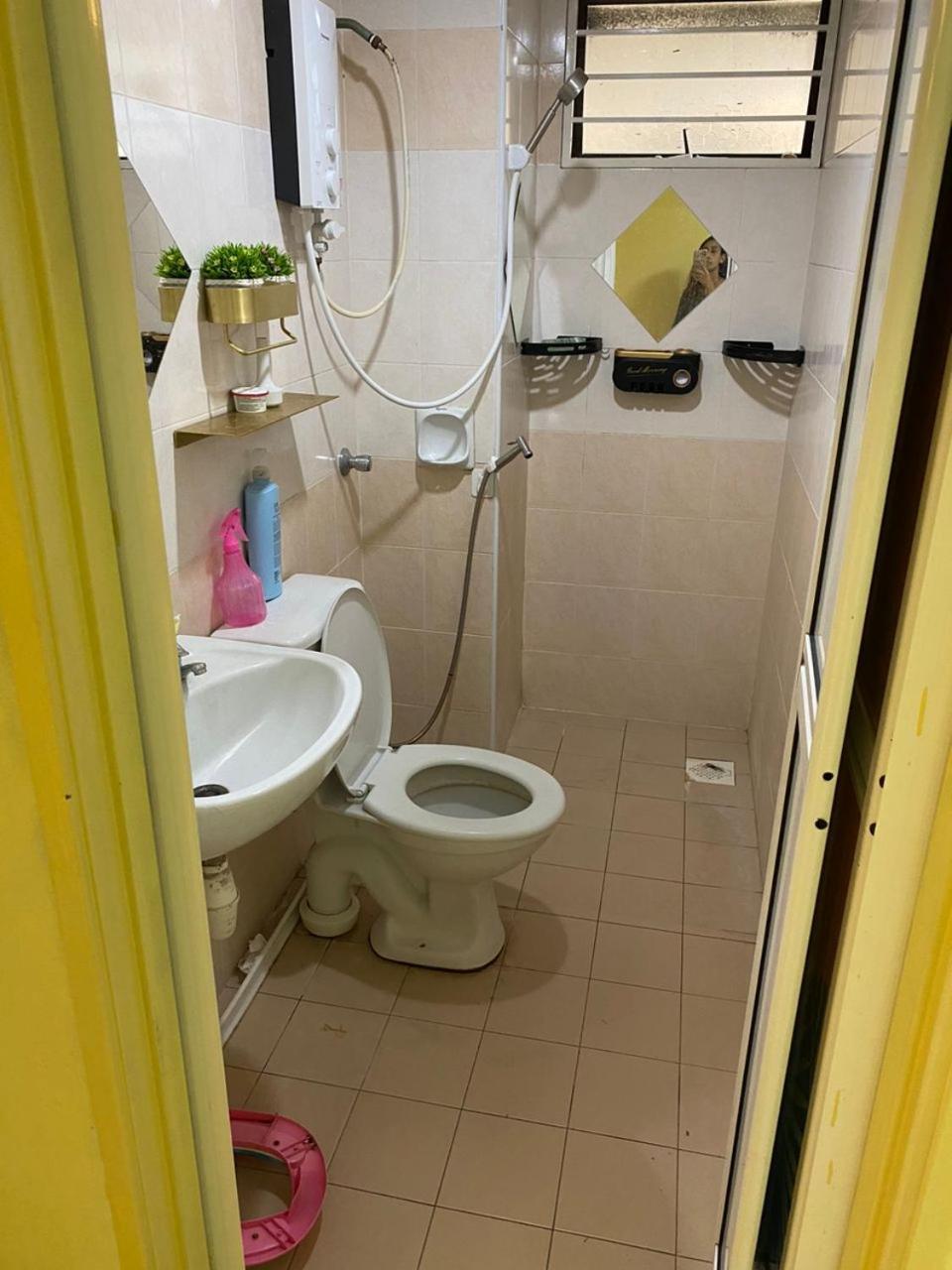 Putravilla Condominium Lovely & Spacious With Public Pool Kampong Kerdas ภายนอก รูปภาพ