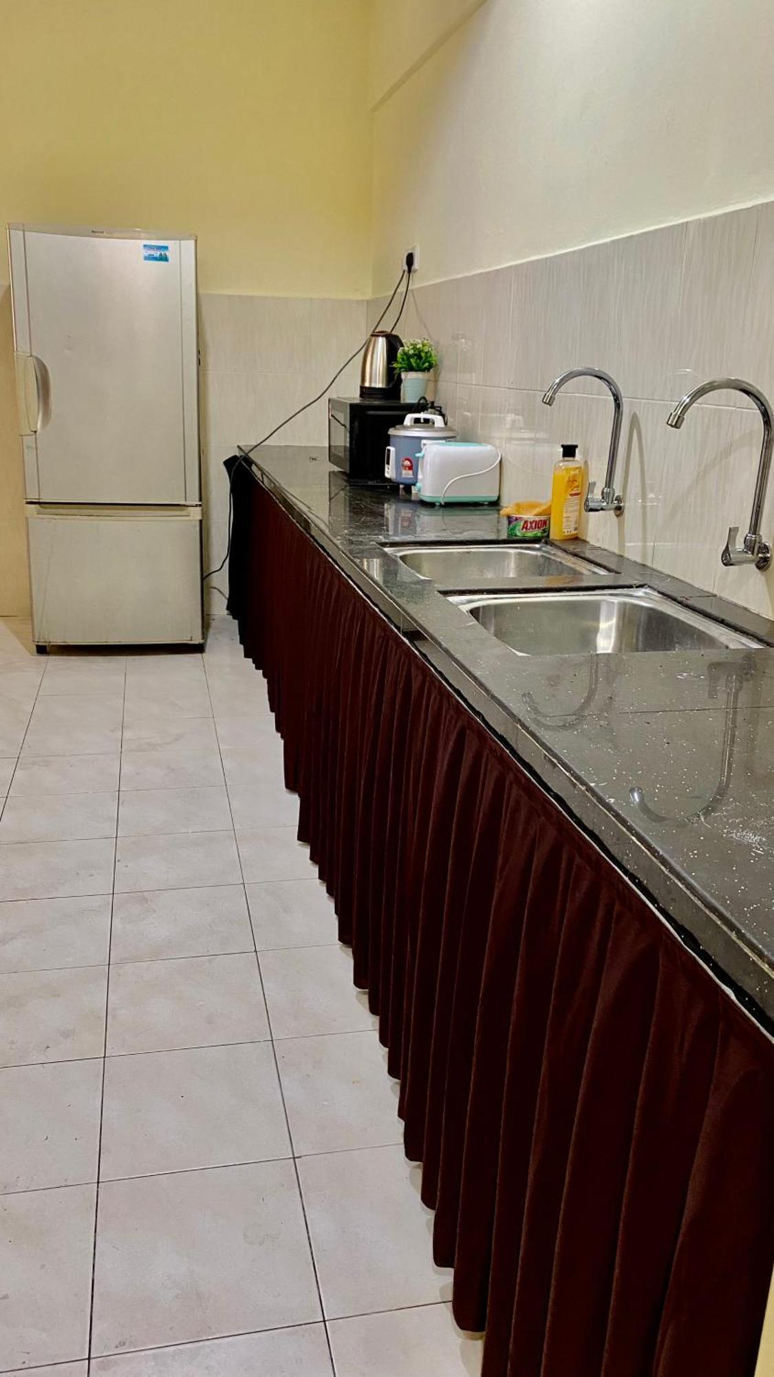 Putravilla Condominium Lovely & Spacious With Public Pool Kampong Kerdas ภายนอก รูปภาพ