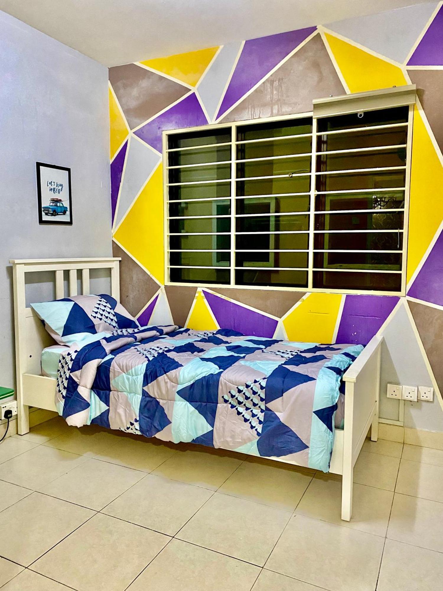 Putravilla Condominium Lovely & Spacious With Public Pool Kampong Kerdas ภายนอก รูปภาพ